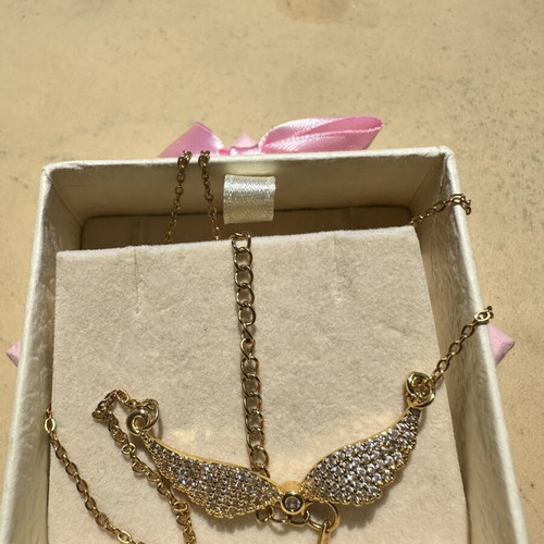 Necklace angel wings with zircon like new, gold color