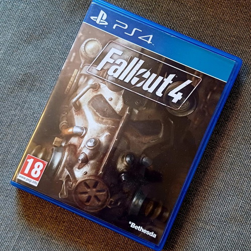 Fallout 4 PS4 game used, complete with manual and map