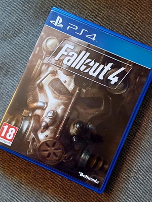 Fallout 4 PS4 game used, complete with manual and map