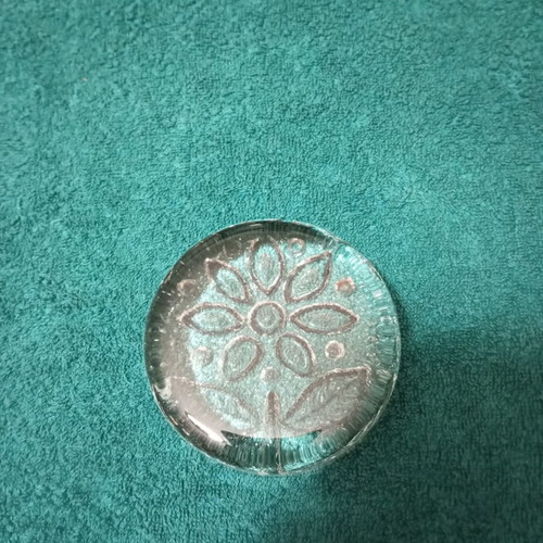 Glass paperweight with daisy, new