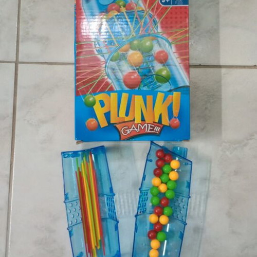 Plunk board game like new