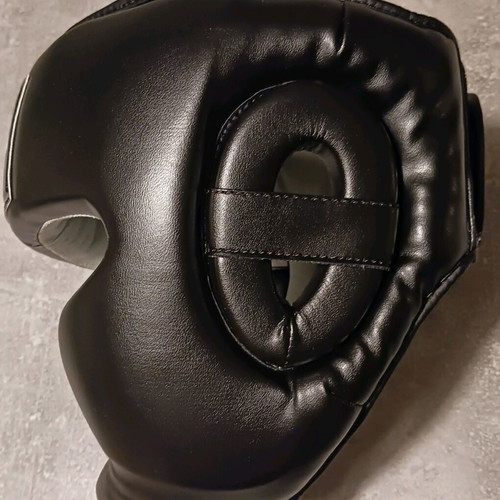 Force1 martial arts helmet like new, full face for kick boxing and boxing sparring