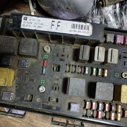 Opel Astra H fuse box 1.7 CDTI 80 HP 13191129 FF