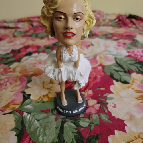 Marilyn Monroe figure