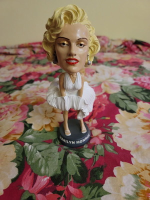 Marilyn Monroe figure