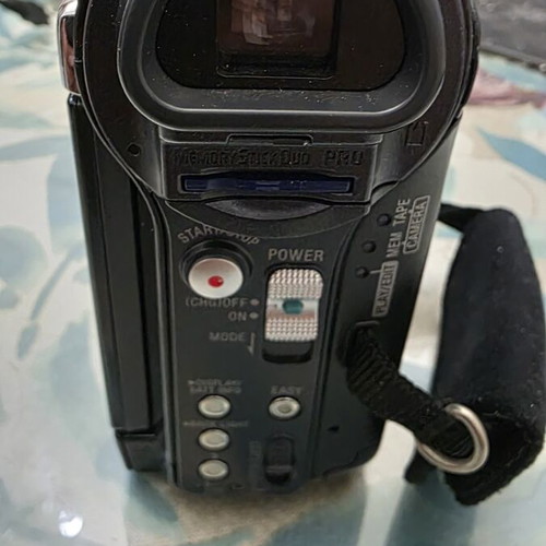 Sony DCR-PC1000E 3CMOS MiniDV 2.8 Megapixel Handycam Camcorder