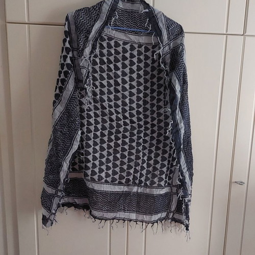 Alexi Andriotti scarf with fringes 100% cotton used