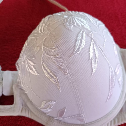 SexForm white bra like new with floral embroidery size EUR 85B