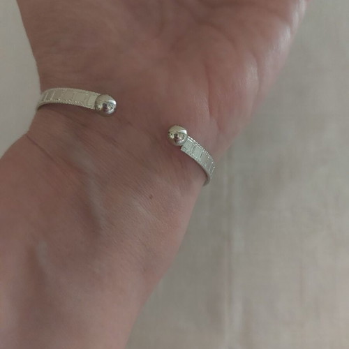 Bracelet from stainless steel, thin and light, like new, silver