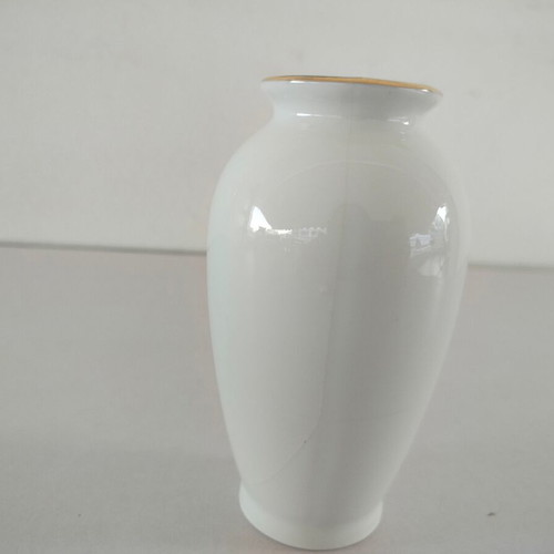 Small porcelain vase used with flower pattern, Japan