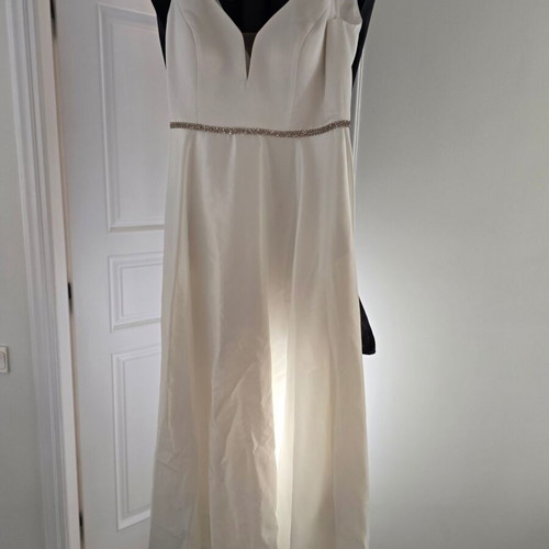 Wedding dress like new with crystals and white bolero