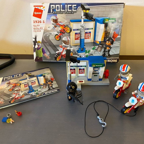 Qman Police Battle Force building set like new