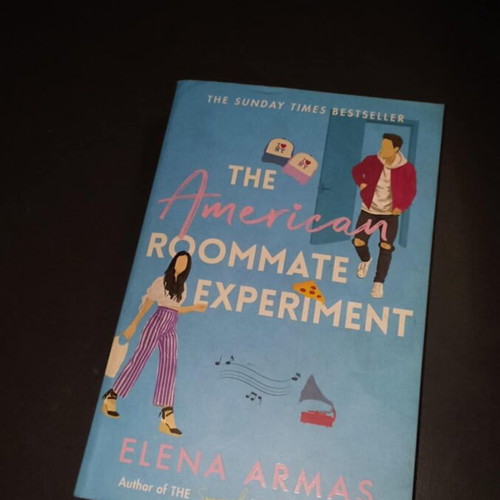 Book The American Roommate Experiment used