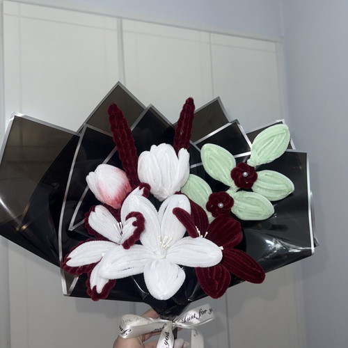 Handmade aromatic flower bouquet with waterproof wrapping, red shades