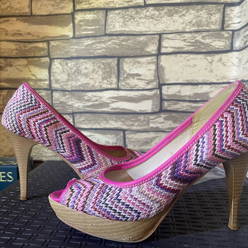 Migato sandal size 37 pink multicolor like new