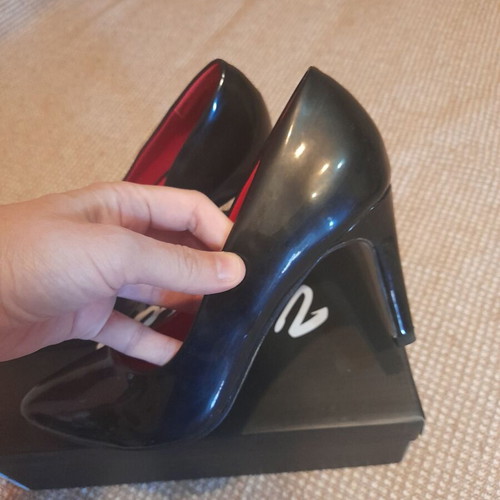 Famous Shoes black patent pumps size 37 like new