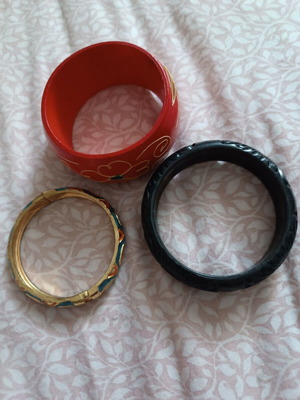 Set of three bracelets like new, summer style