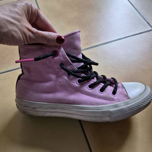 All Star Chuck Taylor pink athletic shoes like new with two types of laces size 37.5