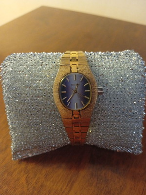 Citizen wristwatch women's gold mikro 10 like new