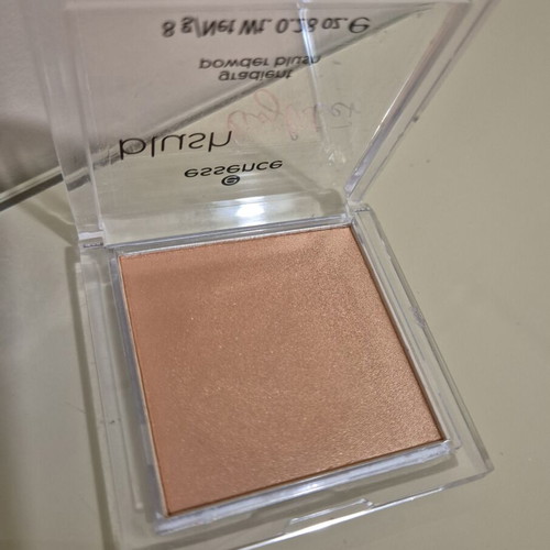 Essence Blush Lighter gradient powder blush 01 Nude Twilight