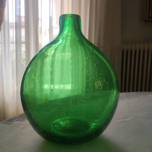 Decorative vase set like new made of blown glass