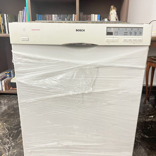 Bosch Built-in Dishwasher 12 Place Settings used, fully functional