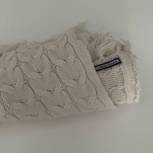 Anna Riska wool scarf like new, chunky knit with fringes