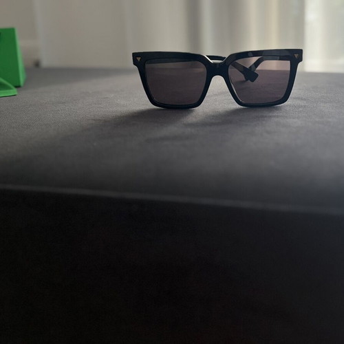Bottega Veneta women's sunglasses black model BV1254S like new