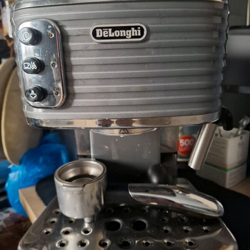 De'Longhi Scultura ECZ 351.W Espresso Machine like new, 1100W, 15 bar