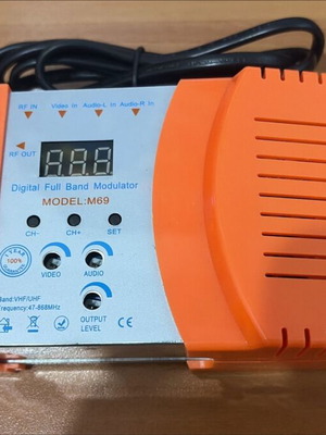 Digital Full Band Modulator M69 like new, VHF/UHF signal converter