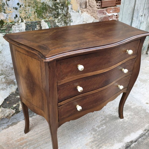 Marketeri Chest of Drawers like new with porcelain knobs