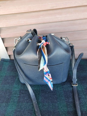 Michael Kors bucket bag used, black and blue