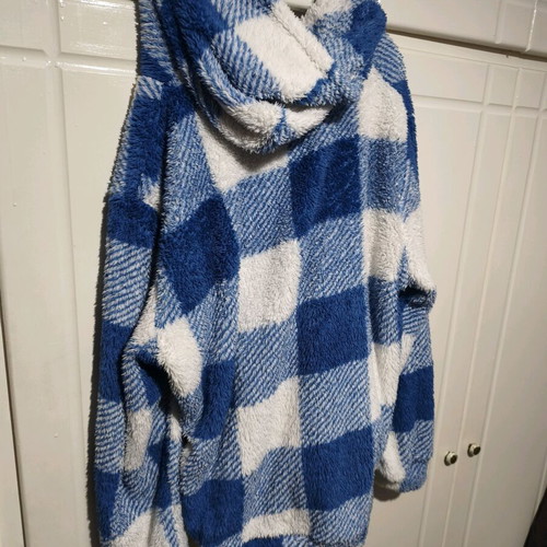 Fleece jacket new with design, size L