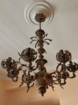 Ceiling chandelier like new