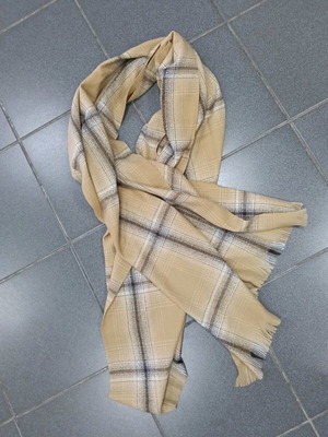 Checked pashmina like new, beige