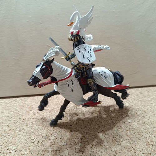 Collectible plastic knights set of 2 new
