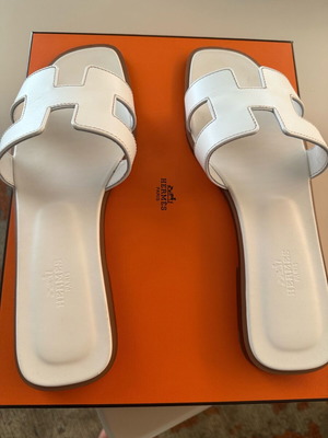 Hermes Oran Sandal white size 38.5 like new