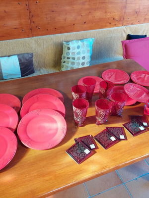 SIA Home Fashion red dinner set new, festive