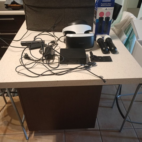 PSVR1 with Move Motion Controllers and PS5 Adaptor like new