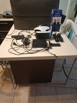 PSVR1 with Move Motion Controllers and PS5 Adaptor like new