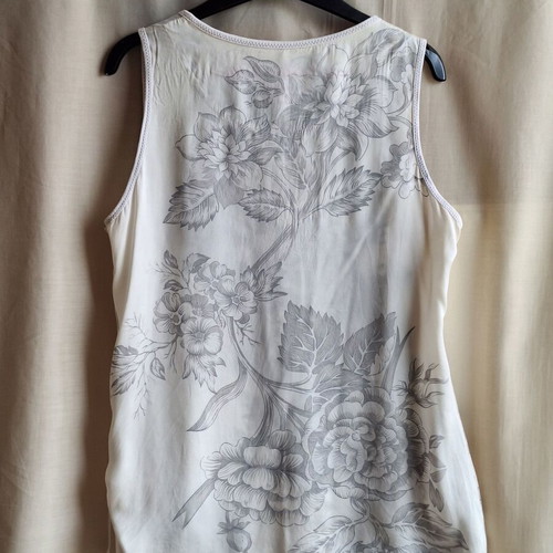 Karen Millen Large satin white black T-shirt with designs used