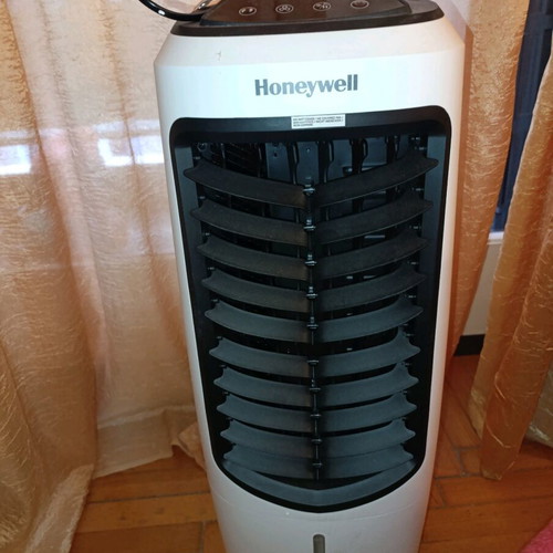 Portable air conditioner small like new