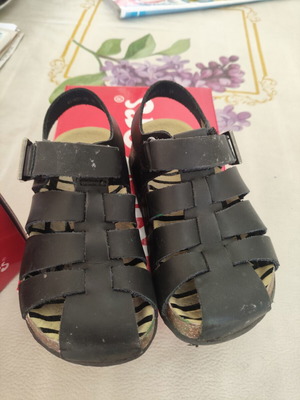 Kickers sandals size 25 like new, black kids shoes