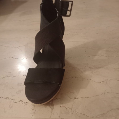 Ugg platform shoe new, size 38, black