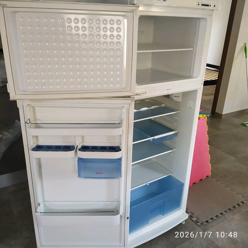 Bosch refrigerator like new in excellent condition