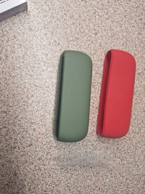 IQOS ILUMA Moss Green σαν καινούργιο με θήκη Bright Coral δώρο