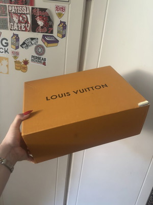 Louis Vuitton shoebox like new, slight side damage