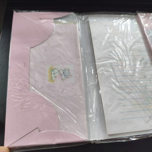 Vintage letter writing set sealed from the 80s with 8 envelopes and 16 sheets