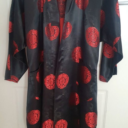 Silk robe with Chinese designs like new, sizes M to XL