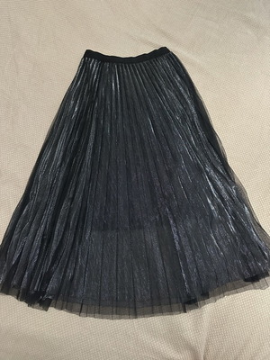 Pleated skirt black with silver inner lining like new, size S